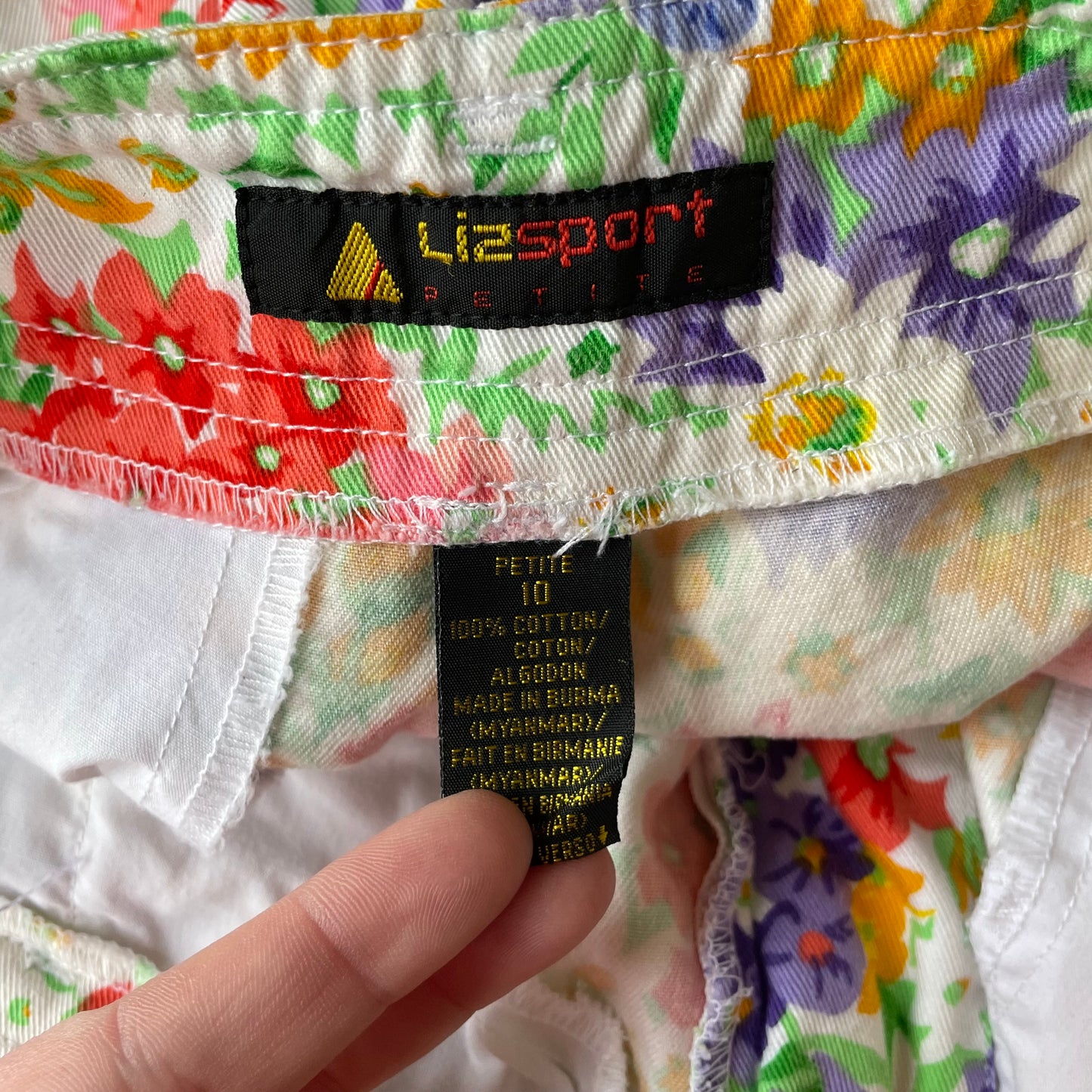 Vintage 80s/90s Liz Sport Liz Claiborne All Over Floral Pattern Cotton Shorts